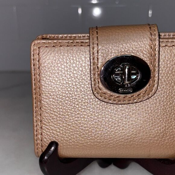 Coach Wallet Golden Tan Pearlized Metallic Pebbled Leather Twistlock Wallet NWT - Picture 2 of 16